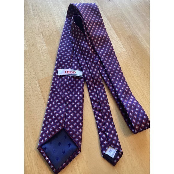 IZOD Designer Blue Red Geometric Men’s Necktie Tie 100%‎ Silk - Picture 3 of 5